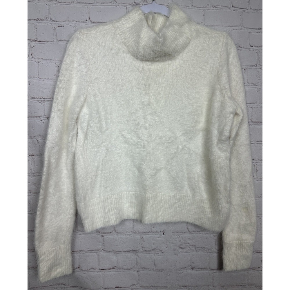 Loft Soft faux fur fuzzy white Sweater Women Size M‎ cozy winter snow bunny GUC